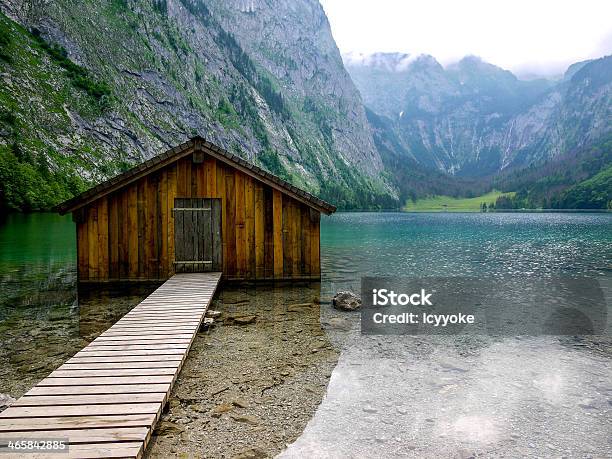 Casa De Barcos Em Obersee Lago Berchtesgaden Alemanha - Fotografias de stock e mais imagens de Cabana de Madeira