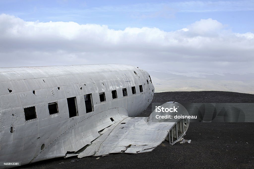 Destroços Fuselagem e Areia negra-Solheimasandur Islândia Acidente de Avião - Royalty-free Acidente - Conceito Foto de stock