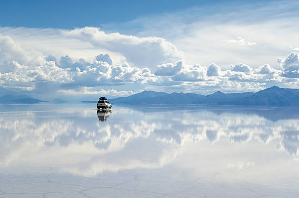 tra la terra e il paradiso - bolivia foto e immagini stock