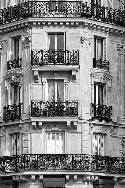 istock Traditional Facade in Paris. Black & White 465848646