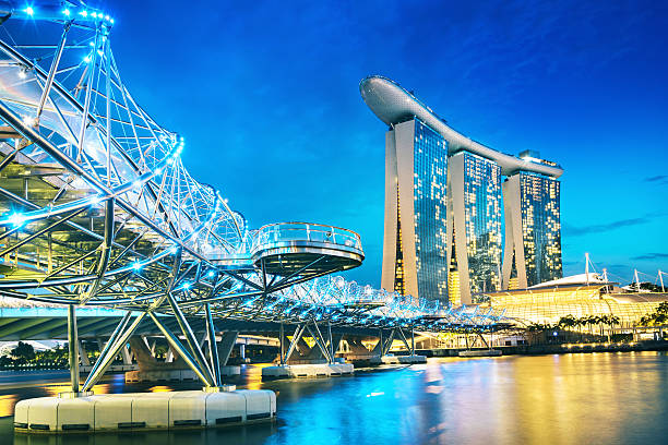 helix ブリッジとマリーナベイサンドのホテルシンガポール - marina bay sands hotel architecture asia travel destinations ストックフォトと画像