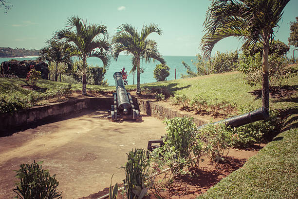 This small, picturesque fort located at the end of a sloping road, hedges a cosy headland. Fort Bennett was reported to have been built by the Dutch between 1628 and 1636. Later on, in the 1680's the Courlanders refortified it in order to protect their then flourishing settlement in the Great Courland Bay area.