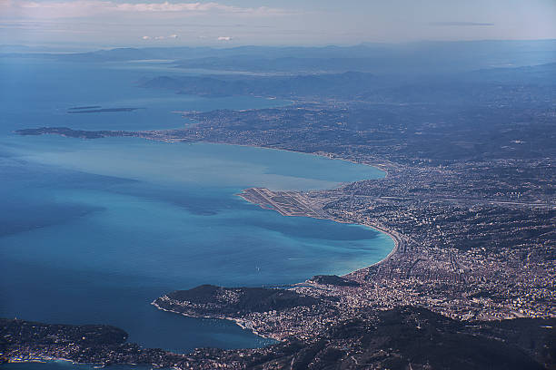 vista aérea sobre nice frança - city of nice france beach panoramic - fotografias e filmes do acervo