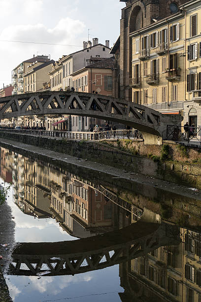 le quartier de navigli canal - carole lombard photos et images de collection