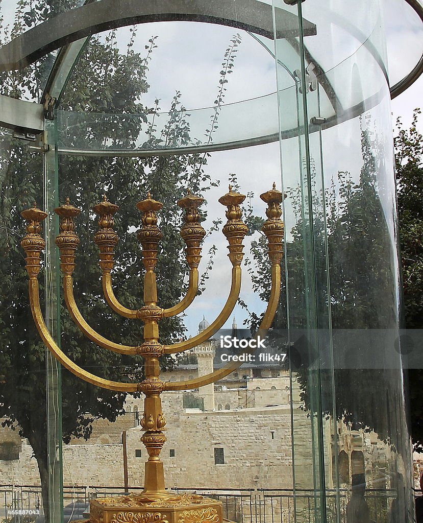 Golden Menorah em Jerusalém - Foto de stock de Castiçal royalty-free