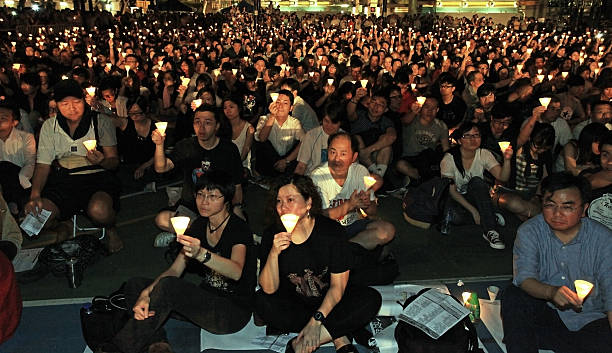 gedenken an tiananmen massaker - night beijing city asia stock-fotos und bilder