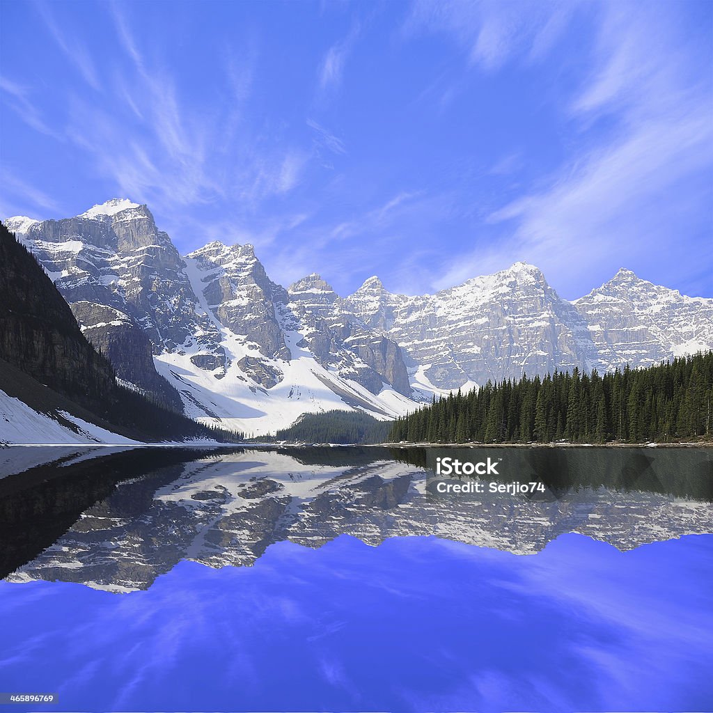 Lago Moraine. - Foto de stock de Montañas Rocosas libre de derechos