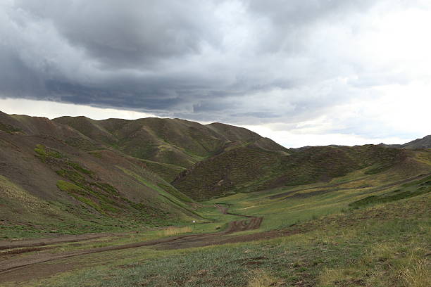 landschaften der mongolei - regenwetter zdjęcia i obrazy z banku zdjęć