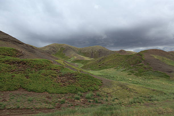 landschaften der mongolei - regenwetter ストックフォトと画像