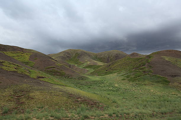 landschaften der mongolei - regenwetter ストックフォトと画像