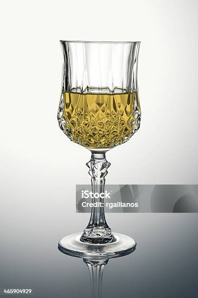 Foto de Crystal Vidro Com Vinho Branco e mais fotos de stock de Bebida - Bebida, Bebida alcoólica, Comida e bebida