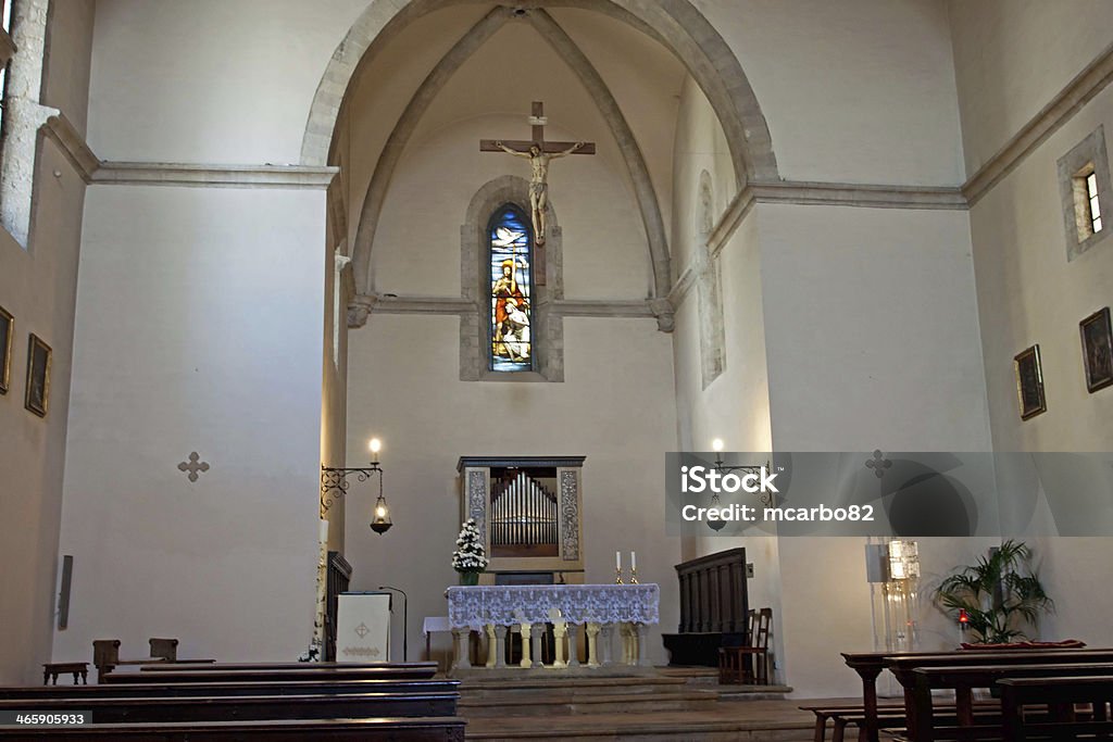 Interior de la iglesia centro histórico de Gubbio - Foto de stock de Aire libre libre de derechos