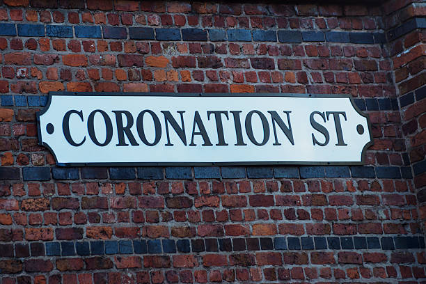 passeio de coronation street - corrie - fotografias e filmes do acervo