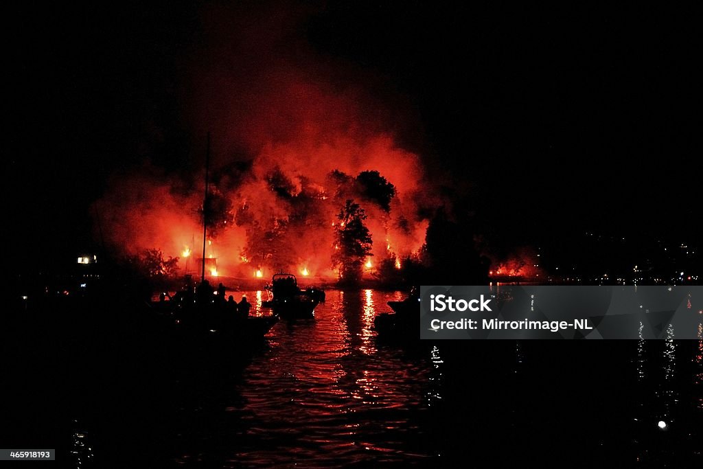 Fogos de artifício em Ilha Comacina no Lago de Como - Foto de stock de 2000-2009 royalty-free