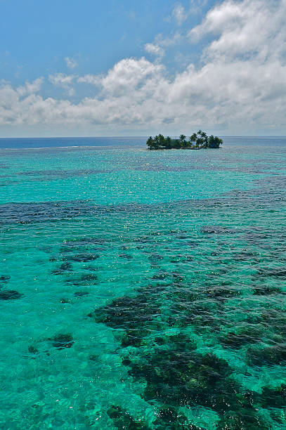 istock Belize Barrier Reef - crystal clear waters and small cayes 465918216