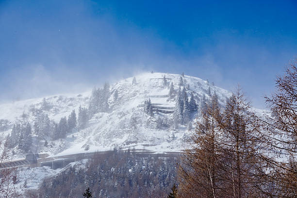 gotthard-massiv im winter - verwaltungsbezirk norfolk county stock-fotos und bilder