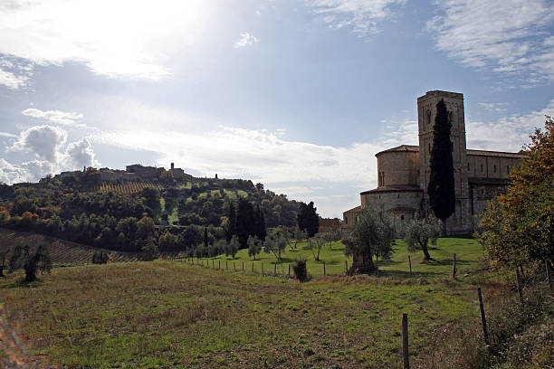 church de toscana - abbazia di santantimo fotografías e imágenes de stock