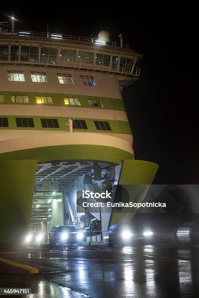 Rozładunek Samochody Wysyłka - zdjęcia stockowe i więcej obrazów Biznes - Biznes, Fotografika, Morze