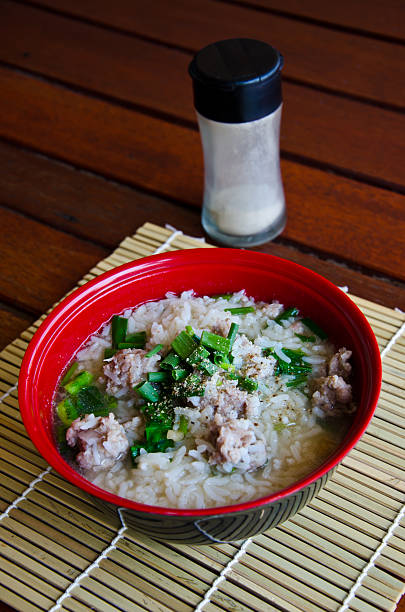 Zuppa di riso con carne di maiale - foto stock