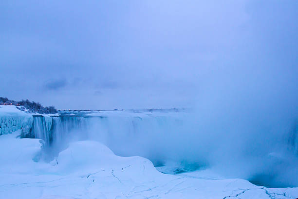 istock Horseshoe Falls at Dawn in WInter 465955294