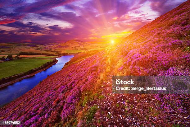 Hermoso Paisaje Natural De Escocia Foto de stock y más banco de imágenes de Salida del sol - Salida del sol, Colorido, Paisaje no urbano