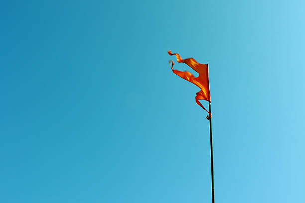 montanhas hindu rashtra- rss- shivsena-bandeira maratha - maratha imagens e fotografias de stock