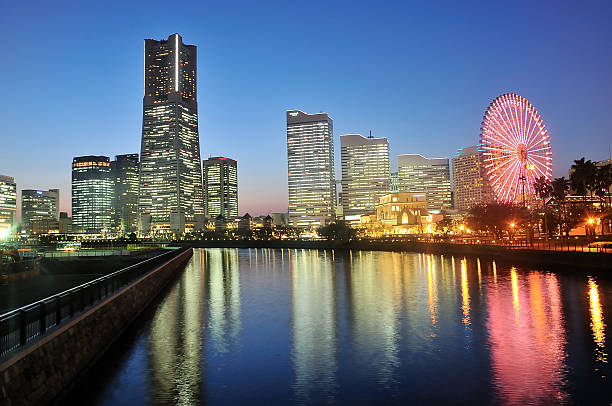 Yokohama Edifício skyline de Noite - fotografia de stock