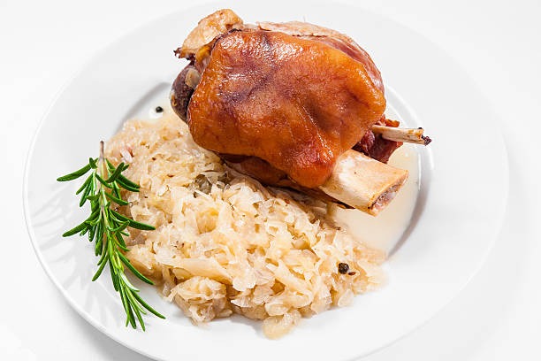 alemão de porco articulação - shank sauerkraut german cuisine pork imagens e fotografias de stock