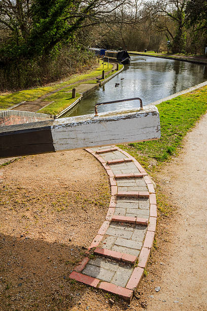 canal de - warwickshire narrow nautical vessel barge - fotografias e filmes do acervo