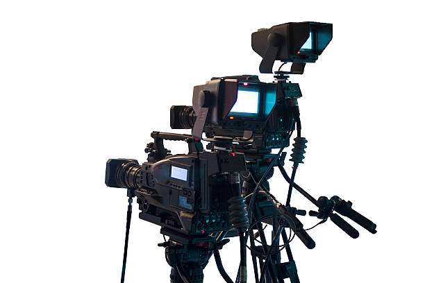 профессиональные цифровые, цифровой видеокамеры на белом фоне - television camera tripod media equipment videography стоковые фото и изображения