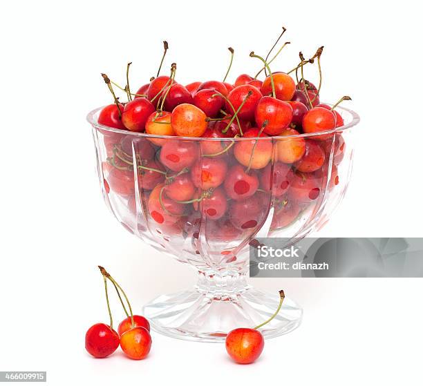 Gelbe Und Rote Kirschen In Bowl Stockfoto und mehr Bilder von Beere - Obst - Beere - Obst, Begehren, Bunt - Farbton