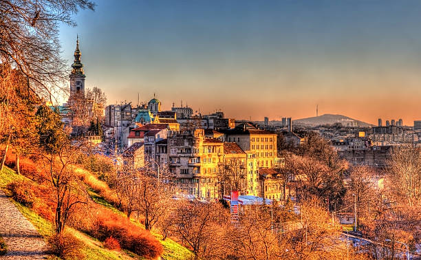 vista do centro da cidade de belgrado-sérvia - river sava imagens e fotografias de stock