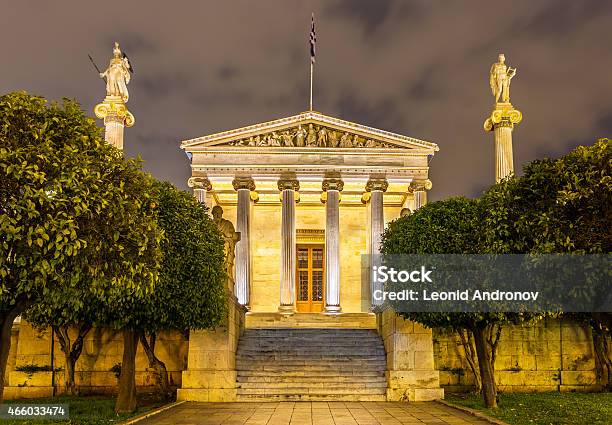 El Edificio Principal De La Academia De Atenas Grecia Foto de stock y más banco de imágenes de 2015