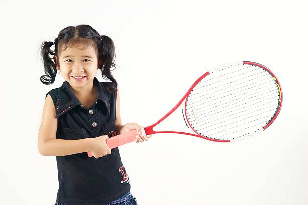 enfant avec une raquette de tennis - tennis racket ball isolated photos et images de collection