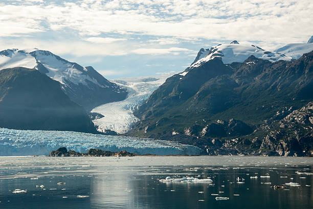 チリ-amalia 氷河の風景 - mt sarmiento ストックフォトと画像