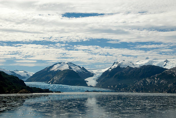 チリ-amalia 氷河の風景 - mt sarmiento ストックフォトと画像
