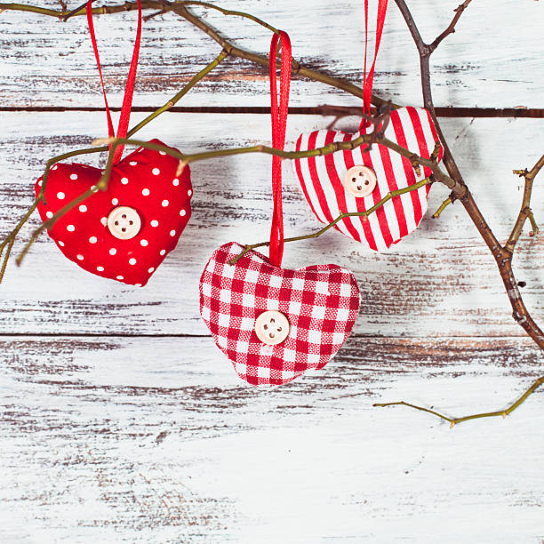 hearts auf branch - heart shape textile button hanging stock-fotos und bilder