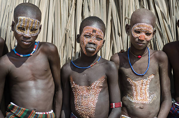 não identificados retratos de meninos da tribo arbore, etiópia - africa south africa child african culture imagens e fotografias de stock