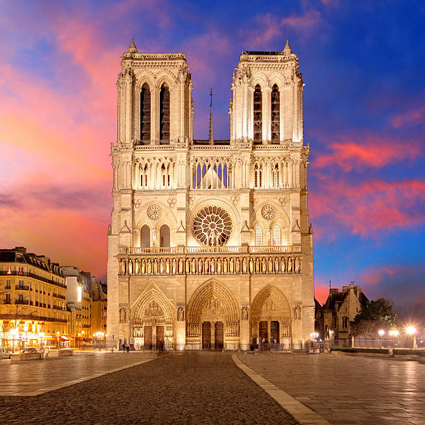 paris-notre-dame - paris square architecture travel destinations urban scene stock-fotos und bilder