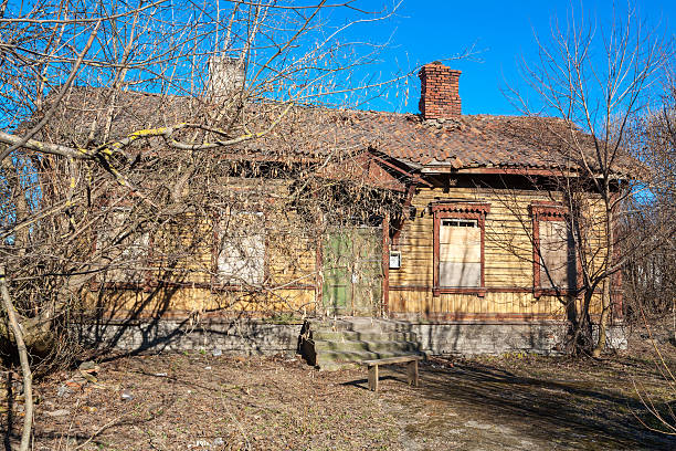 antiga casa abandonada - poverty ugliness residential structure usa - fotografias e filmes do acervo