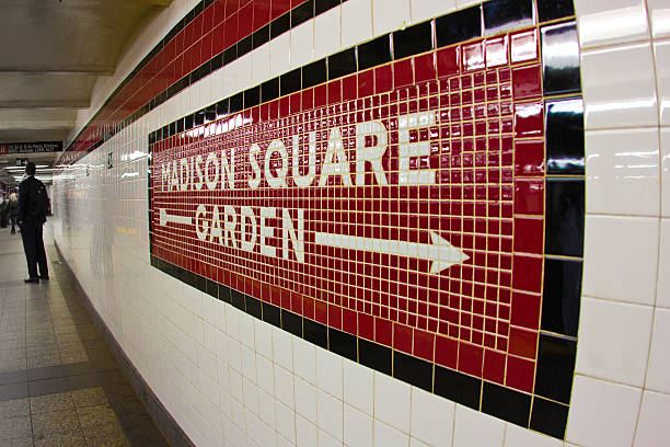 madison square garden, métro - subway station subway train new york city people photos et images de collection
