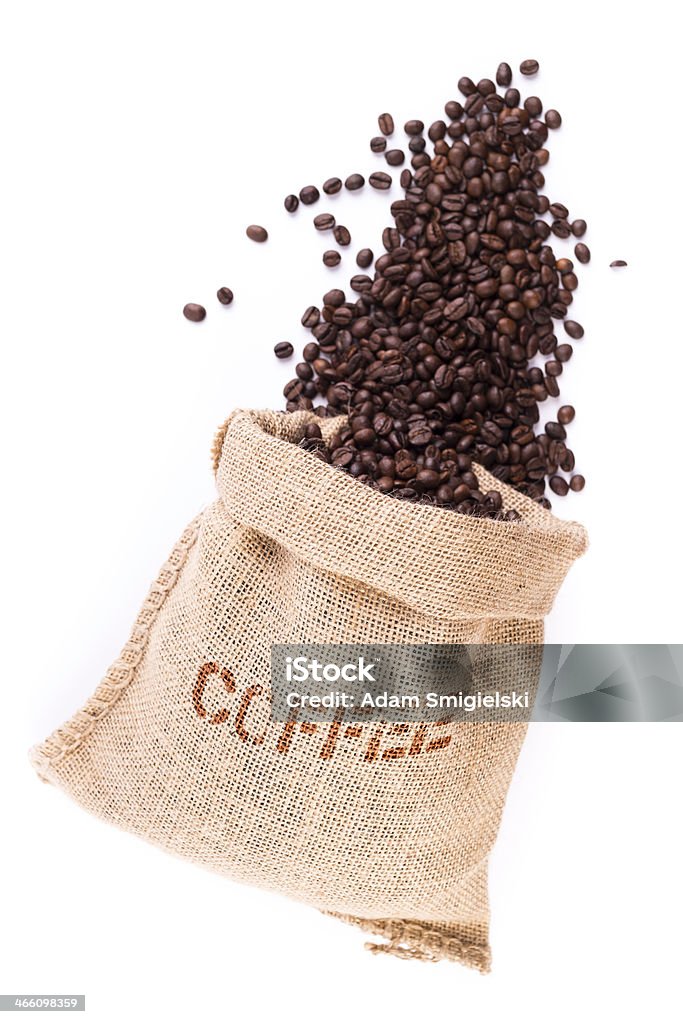 袋にコーヒー豆 - 白背景のロイヤリティフリーストックフォト