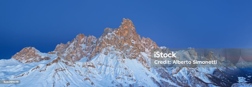 Crepúsculo en los alpes dolomíticos - Foto de stock de Aire libre libre de derechos