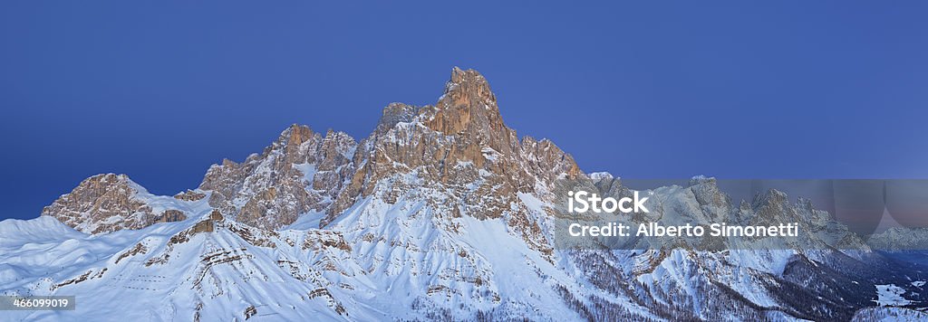 Crepúsculo em Montanhas Dolomitas - Royalty-free Alpes Europeus Foto de stock