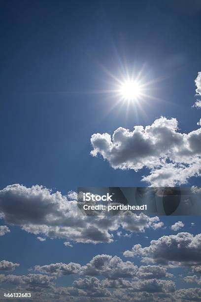 Foto de Cloudscape e mais fotos de stock de Azul - Azul, Beleza natural - Natureza, Branco