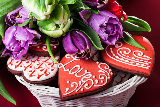 istock Gingerbread heart and tulips 466144713