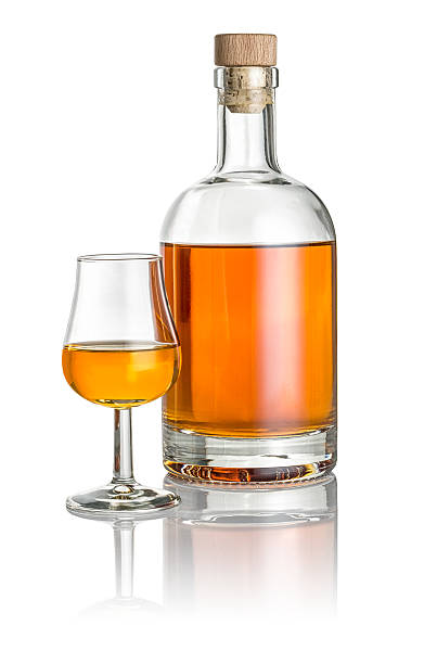 бутылка и snifter с liquid amber - sherry стоковые фото и изображения