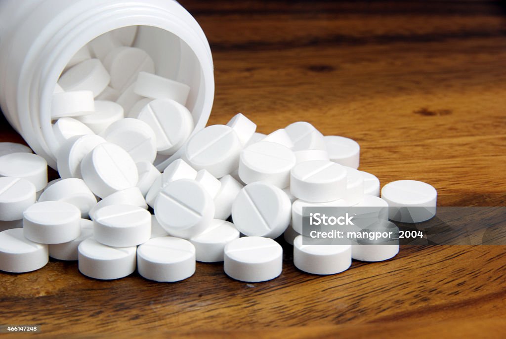 White pills, Oral medicine, paracetamol, Oral medicine, paracetamol,white pills on wood background 2015 Stock Photo