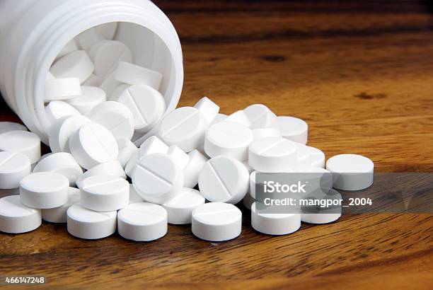White Pills Oral Medicine Paracetamol Stock Photo - Download Image Now - 2015, Acetaminophen, Antibiotic