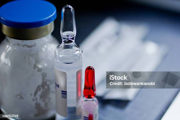 Antibiótico Para Injecção Intramuscular - Fotografias de stock e mais imagens de Antibiótico - Antibiótico, Azul, Cancro